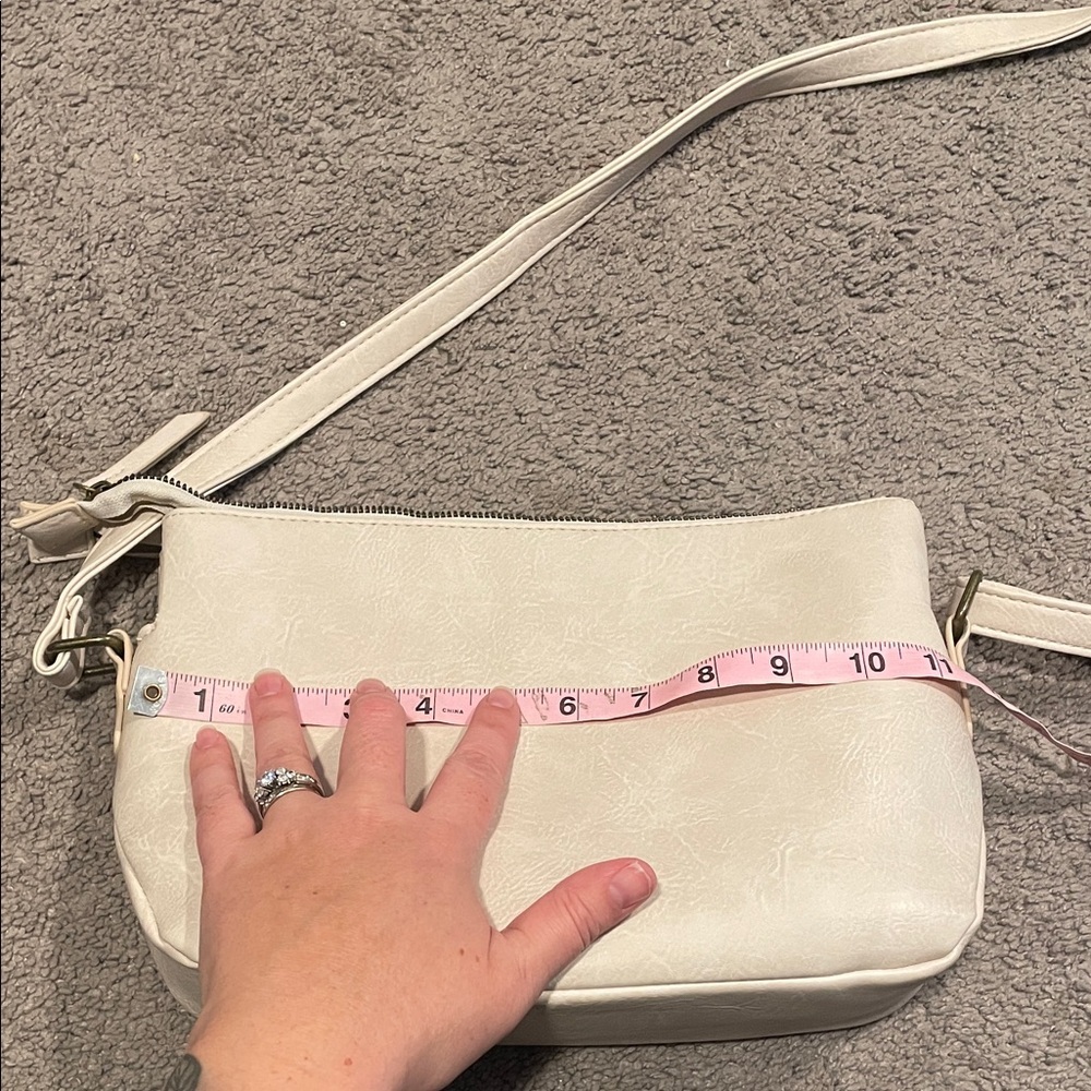 White Mountain Elegant White Shoulder Bag With Multiple Zipper Compartments NWOT - Picture 9 of 9
